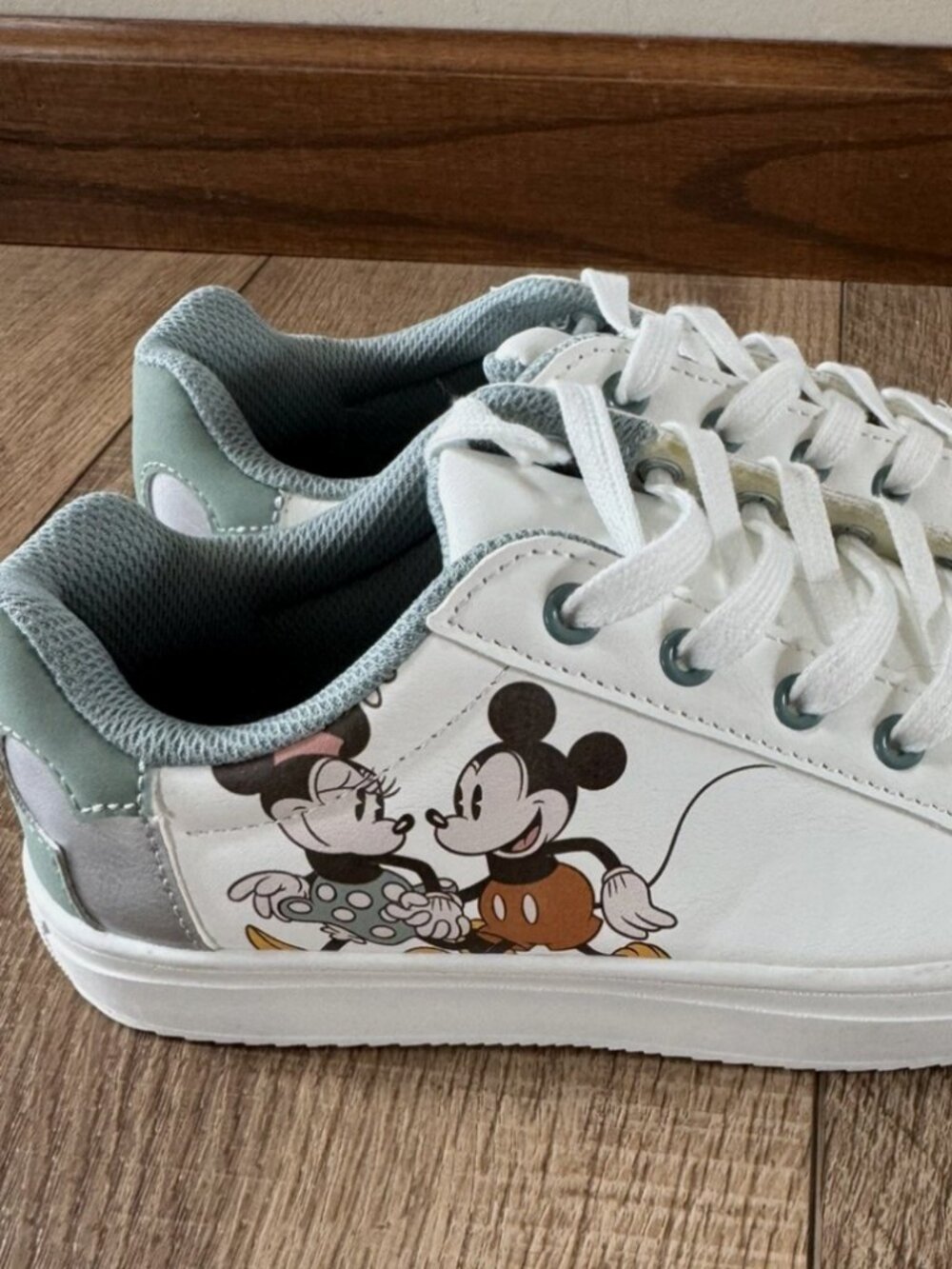 Disney Child’s 4C Mickey Mouse Lace Up Sneakers Shoes Low Top White Green